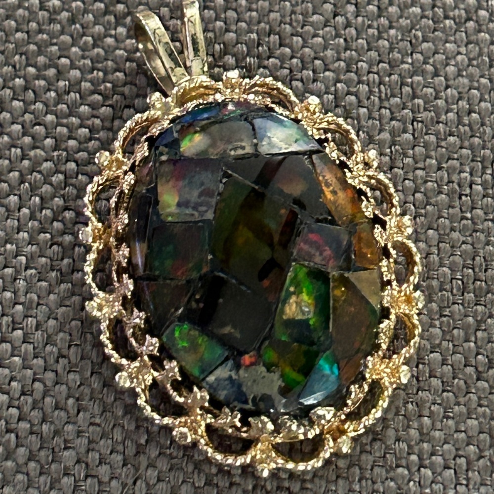 Vintage 14K Yellow Gold Mosaic Of  Ammolite Opal Oval Pendant
